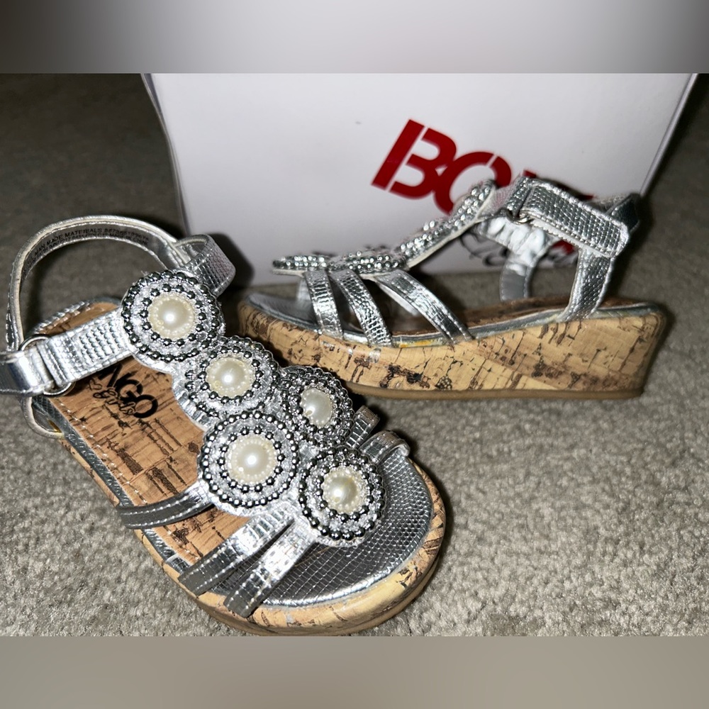 Sandals - Picture 2 of 3